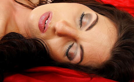 黑发熟女金-凯利喜欢热辣恋足癖
