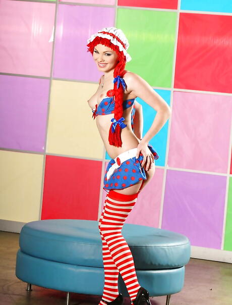 Wicked: Deluxe American Milf Jayme Langford in gonna che le scopi il culo e allargando le gambe