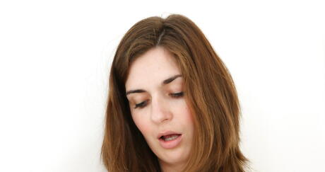 Nena sexy Charlotta Phillip juguete su coño
