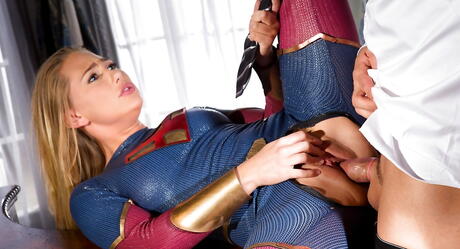 نجم الاباحية الأمريكي المذهل كارتر كروز خبطت في بوسها المشعر بعد اللسان الرطب
