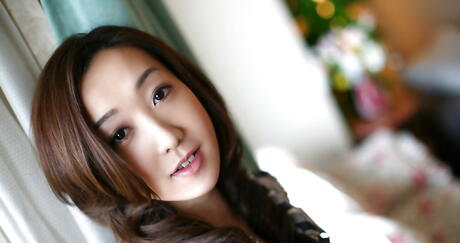 Atrakcyjne japońskie haruki, które obrażają duże piersi i gorący tyłek na zewnątrz
