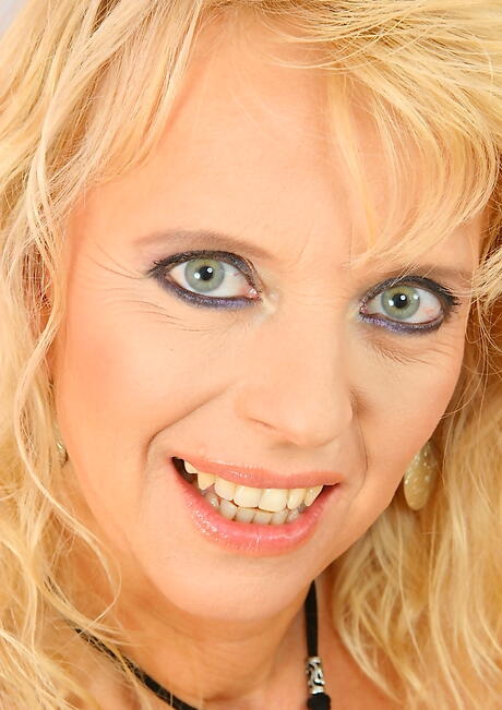 Karups Older Women: Deluxe blond mature Marylin in sexy stockings puts a toy in her twat