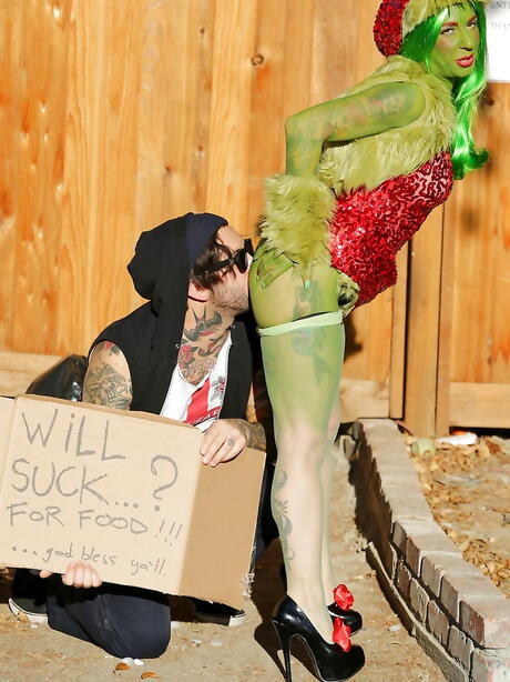 Joanna Angel: قذيفة أمريكان جوانا جوانا أنجيل تمتص رمحًا كبيرًا في الخارج