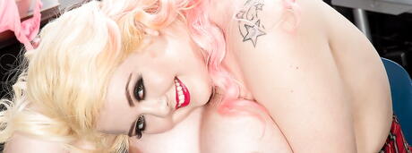 アメリカ人ブロンドぽっちゃりスズミ・ワイルダーがオフィスで大きなノッカーとセクシーなお尻を丸出しにする。
