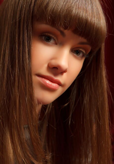 Foxy Hottie Candy Rose fait une action de fétiche du pied chaud
