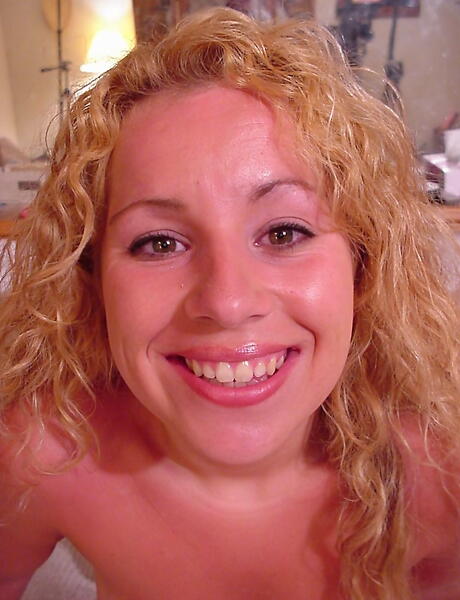 Hot Milf Courtney Cummings visar lite fotfetisch