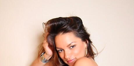 Americano American Milf Monica Mendez em tiro erótico quente
