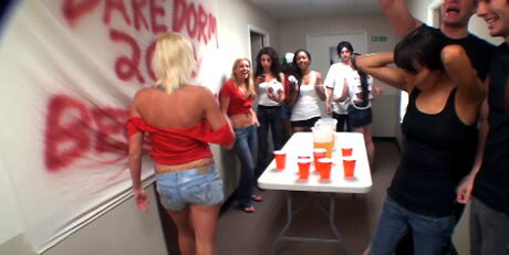 Dare Dorm: Utmärkta flickor Monicka Jaymes, Molly Rae och Meagen deltar i xxx orgie