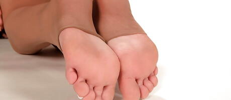 Slender American Cutie Chloe Chanel in sexy Shorts macht ein paar heiße Fetisch -Action
