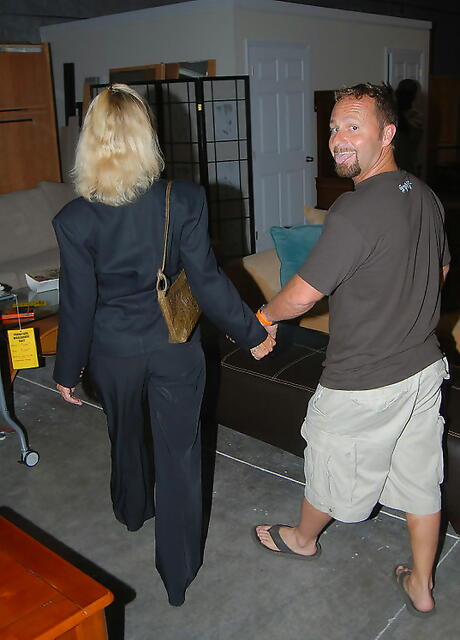 Milf Hunter: Adorable milf Leah blows on dick