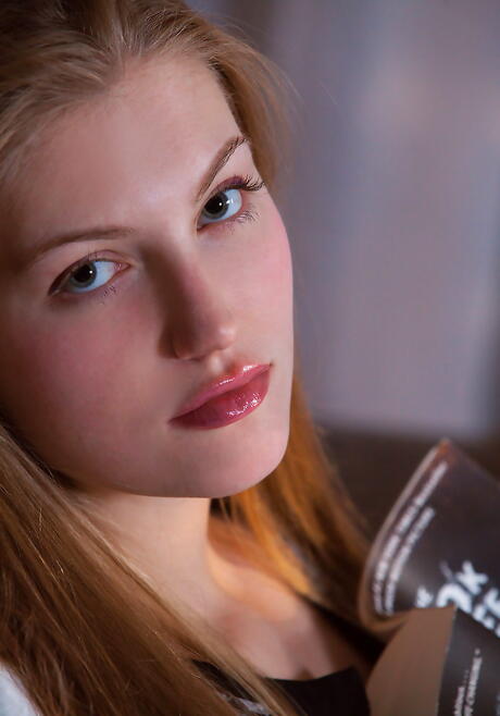 Gracile Teen Bretona Bares Małe cycki i seksowny tyłek
