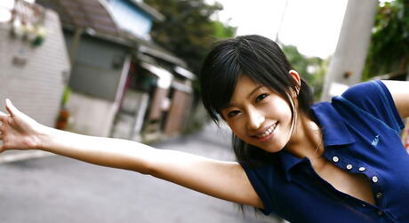 Idols 69: Hot japanese teen Sasa Handa denudes big boobs and spreads her legs