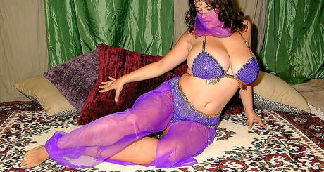 Sontuosa tedesco bbw chloe vevrier esibendo grandi tette e sexy culo
