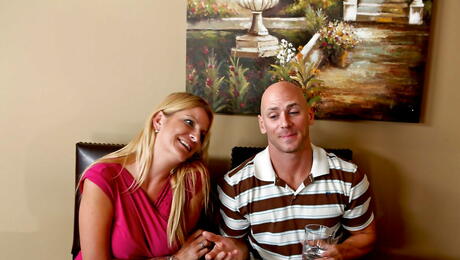 Hot American Milf Brooke Haven kneppet i sin sissy efter god sug
