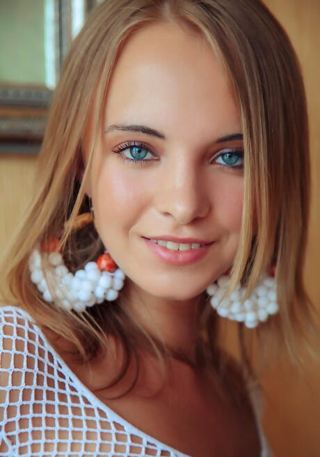 Luscious Ukrainsk tenåring Rachel Blau viser rumpa og skallet fitte
