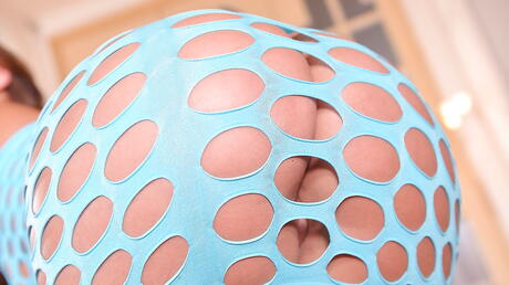 1 By Day: Deluxe Una ragazza ungherese Amirah Adara che mostra il suo sedere