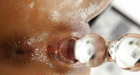 Très attrayant les cheveux noirs tchèques mignonnes lexi dona en culotte toys sa twat
