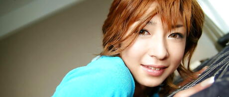 Gata japonesa atraente nao revelando sua bunda
