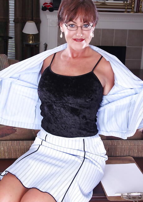 Eccellente Cynthia Davis Big Big Big Big British British British Big TETTIES E GARGE IN APPLICAZIONE
