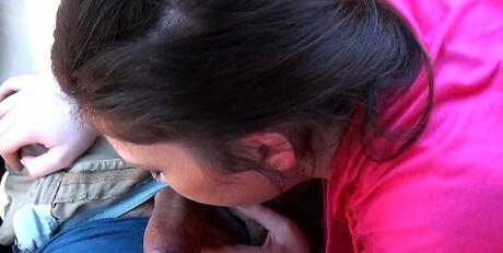 Sexy abagail rose goed zuigende pik buiten
