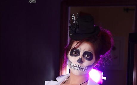 섹시한 코스프레 의상을 입은 매혹적인 미국 포르노 스타 테사 파울러
