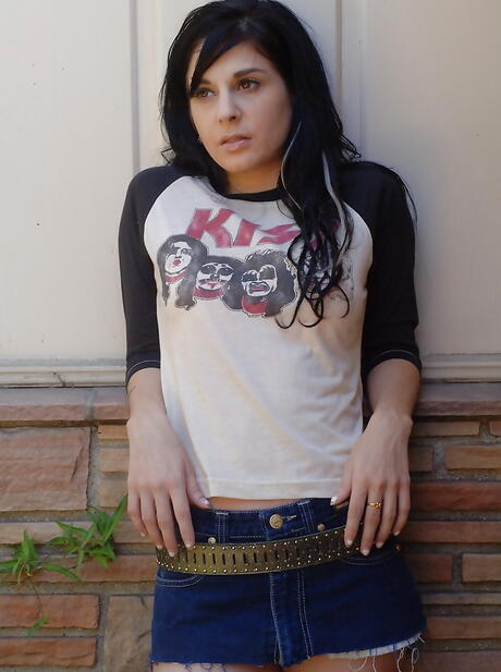 Joanna Angel: جاذبية امرأة سمراء أمريكية الجبهة جوانا ملاك تظهر Knockers Big Big و Cute Pussy