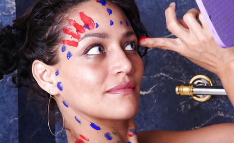 MILF CIELO SYLPHEL EN GALERÍA FETISH EN BAÑO
