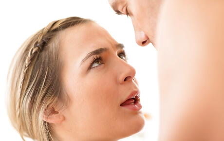 Sufle American Teen Blair Williams saugen und ficken riesige Schwanz
