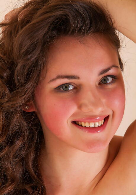 سمراء سمراء كونشيتا شبابية هو صنم القدم
