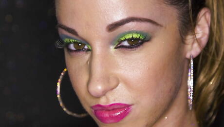 极品美国小妞 Jada Stevens 展示她的屁股
