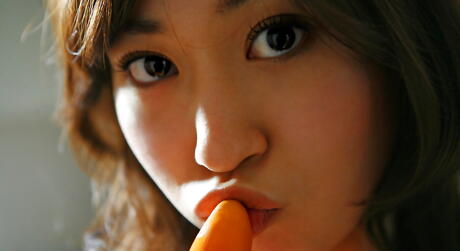 Fantastisk japansk babe Momo Yoshizawa i Softcore Gallery
