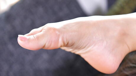 Excelentes chicas Nesty y Anita Berlusconi divirtiéndose con el juguete
