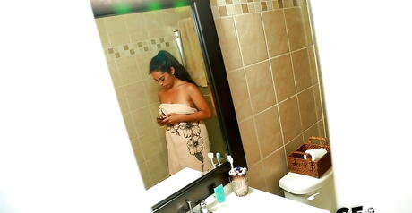 Sylphlignende amerikansk mørk hår sofia elva i erotisk galleri
