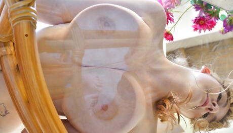 شاب شقراء شاب للغاية أليسا ويبر يعرض أبناء الكبر
