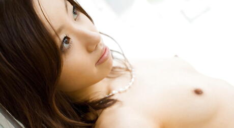 Meget attraktiv japansk junk kiyomi i sexede trusser, der forhindrer hendes røv
