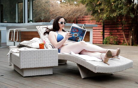 Caldo American Milf Chanel Preston Succhia cazzo nero e prendilo nella figa pelosa all