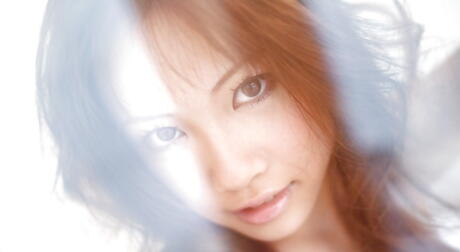 迷人的日本少女 Reika Shina 在火辣的色情场景中
