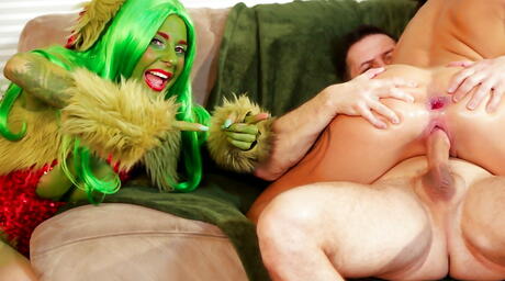 Hot American Milf Alby Rydes suger stor pik og fuck i røv
