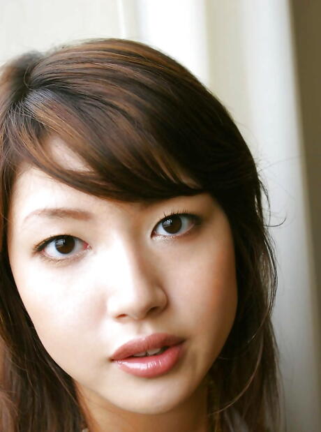 Hot japanese Erika Satoh in sexy posing gallery