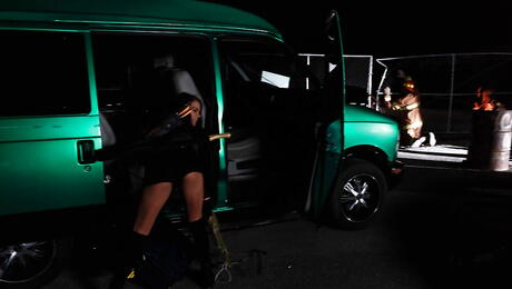 Sexy American Teen Peta Jensen, gebohrt in ihrer rasierten Muschi, nachdem heißer Schwanz saug
