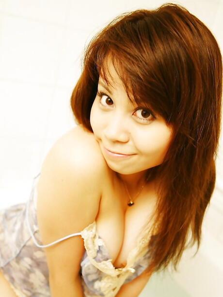 Idols 69: Svelte japanese teen Kiyohara in sexy lingery exhibiting her ass and sissy