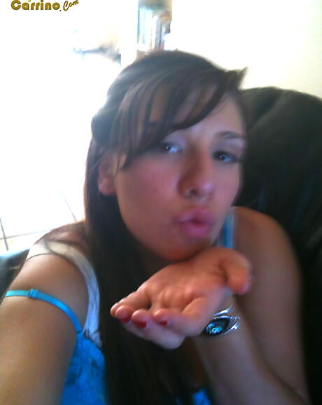 桃色美国辣妹 September Carrino 在镜头前摆出火辣姿势
