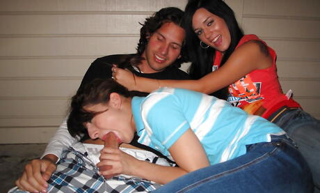 Girlfriend Revenge: Mujeres sensuales Hayley Hanes y Lexi Bloom en Hardcore Groupsex con culo follando