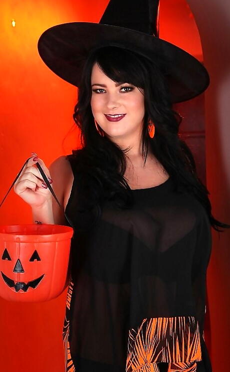 Härlig brittisk brunett Rachel Aldana i heta fetischgalleri
