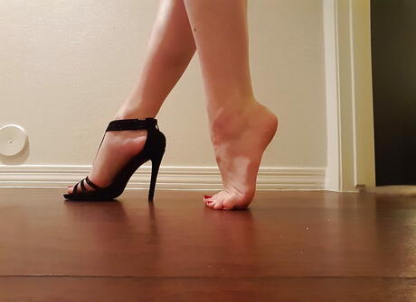 Utmärkt Cutie Danielle Delaunay i cosplaykläder älskar lite het fotfetisch
