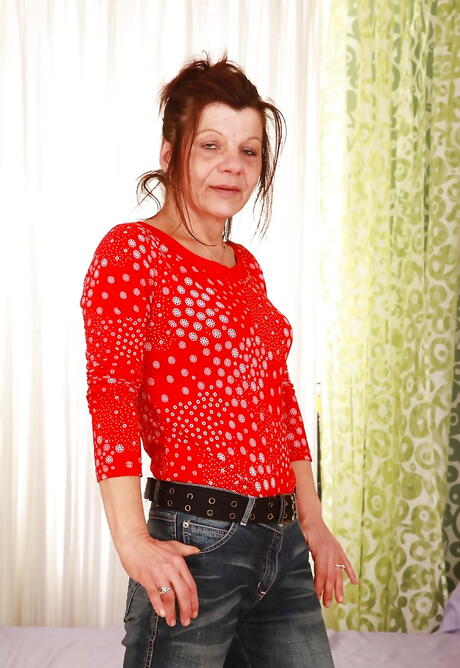 Superb grandma Ludmila in tight jeans spreads her legs 