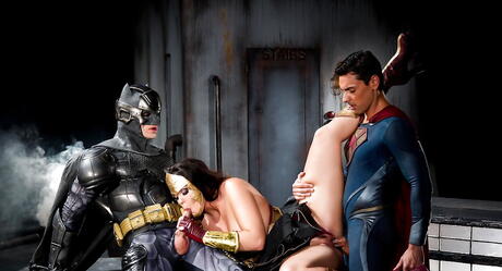 Fortryllende amerikansk bombeskall Alison Tyler i hardcore trekant
