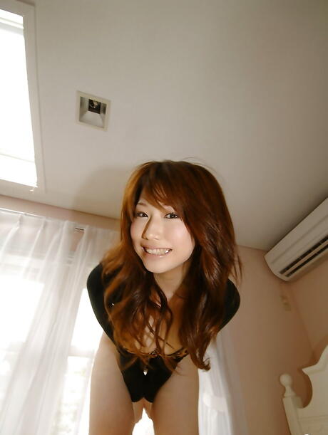 Charmante japanische Süße ai Sayama zeigt große Brüste und Arsch
