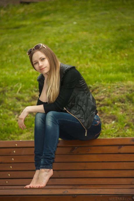 Russian cutie Lenore removes her hair extensions while getting naked