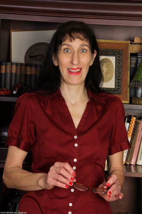 Mature secretary Penny Jones shows her big ass & spreads her pussy at work